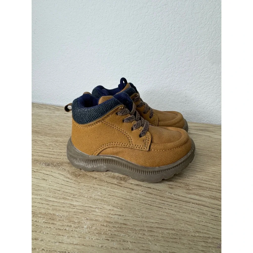OshKosh Bgosh DOOM Kids Tan Navy Blue Ankle Boots Size 6M Hiking Outoor Play